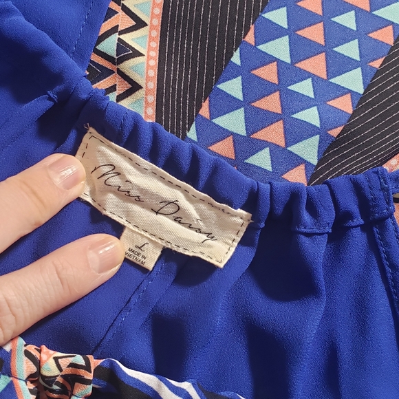 💥CLOSING SALE💥 Gorgeous Open Back Blouse - Picture 5 of 6